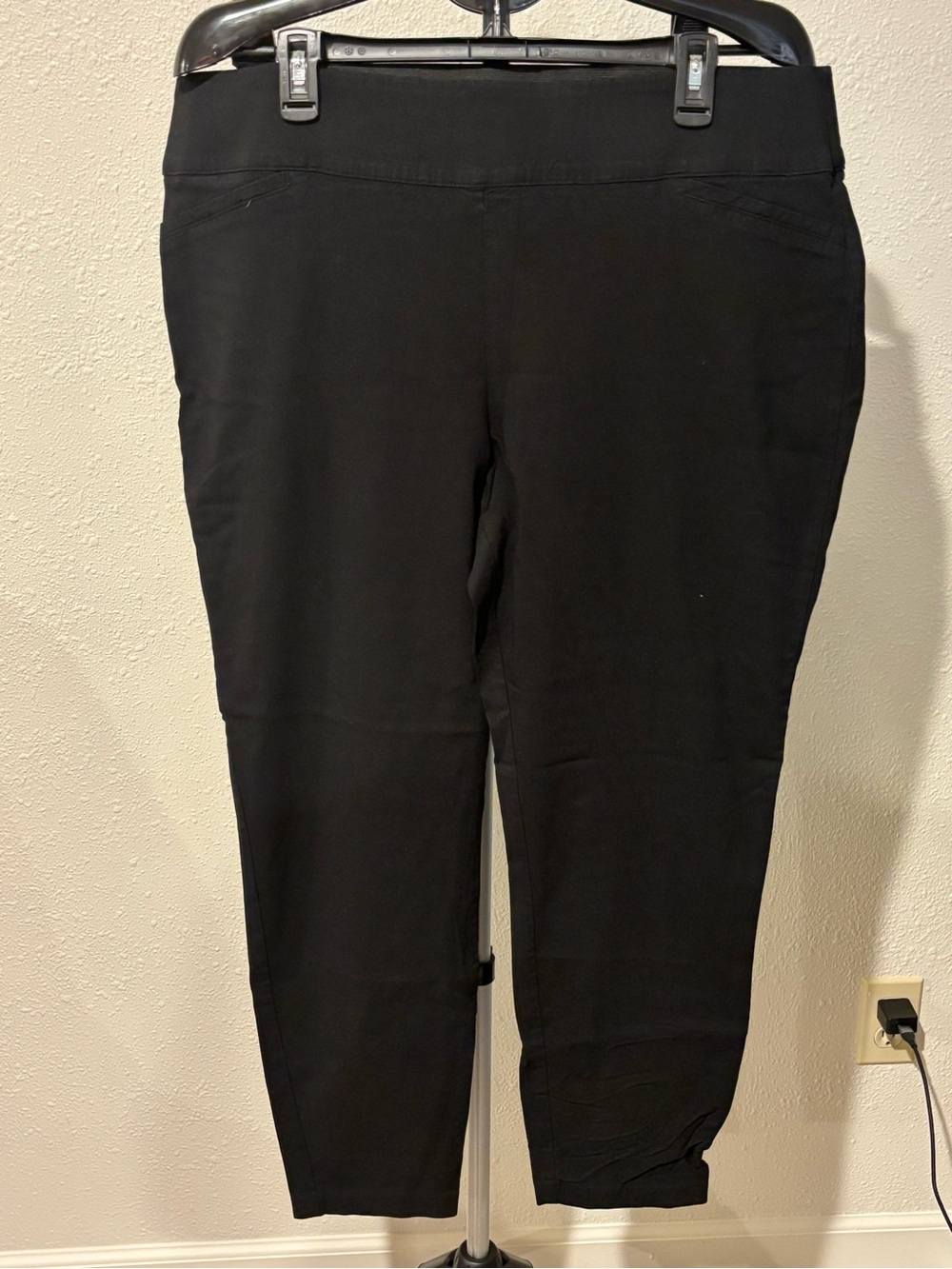 Maurices Black Cropped Stretch Pull-On Pants